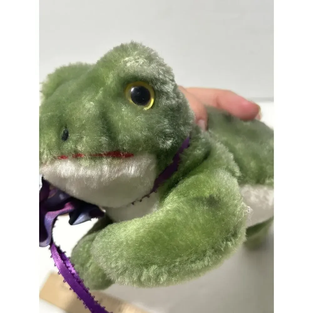 Vintage Dakin 1976 Green Frog Plush Stuffed Animal‎ Korea w/ purple bow ribbon